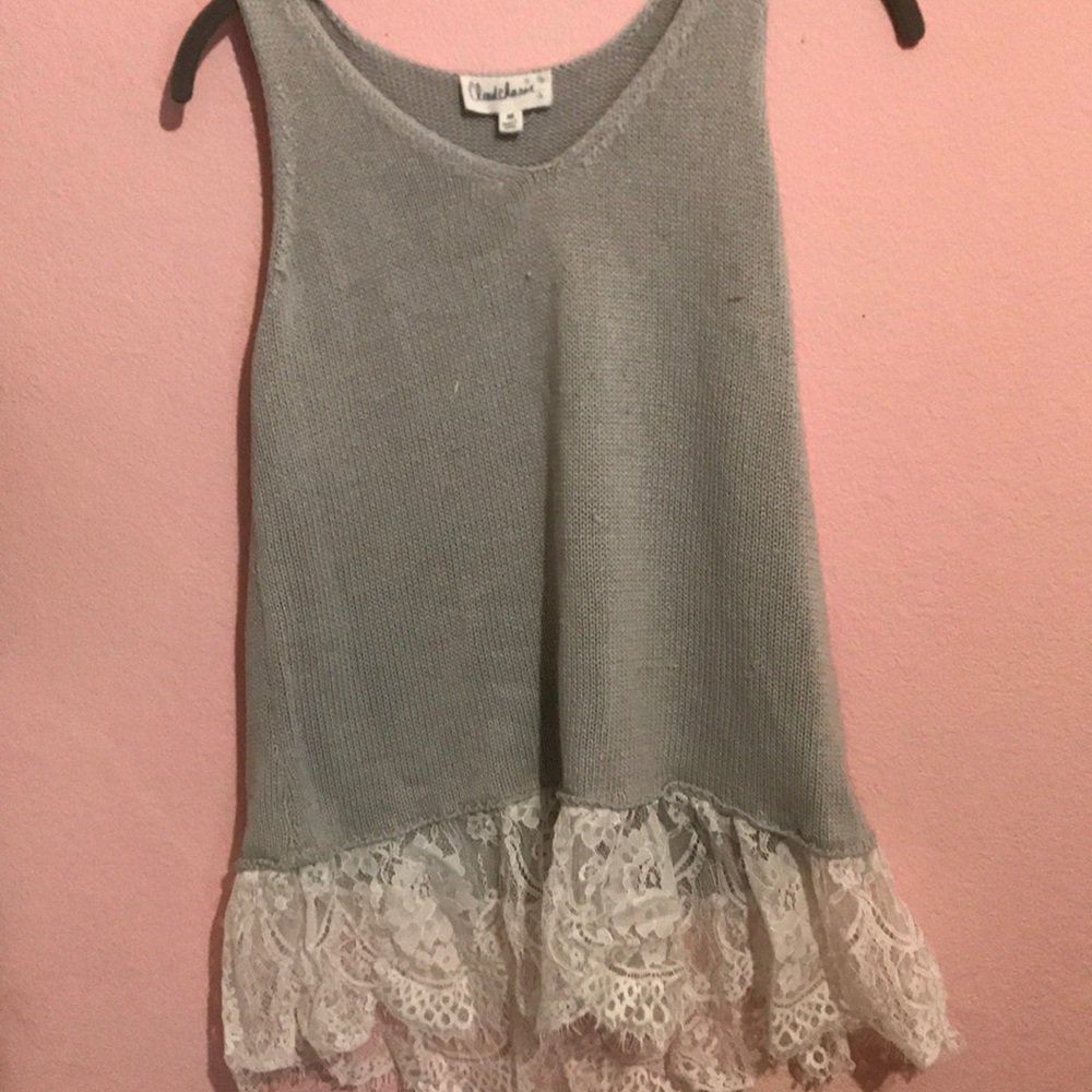 Sleeveless grey blouse with lace